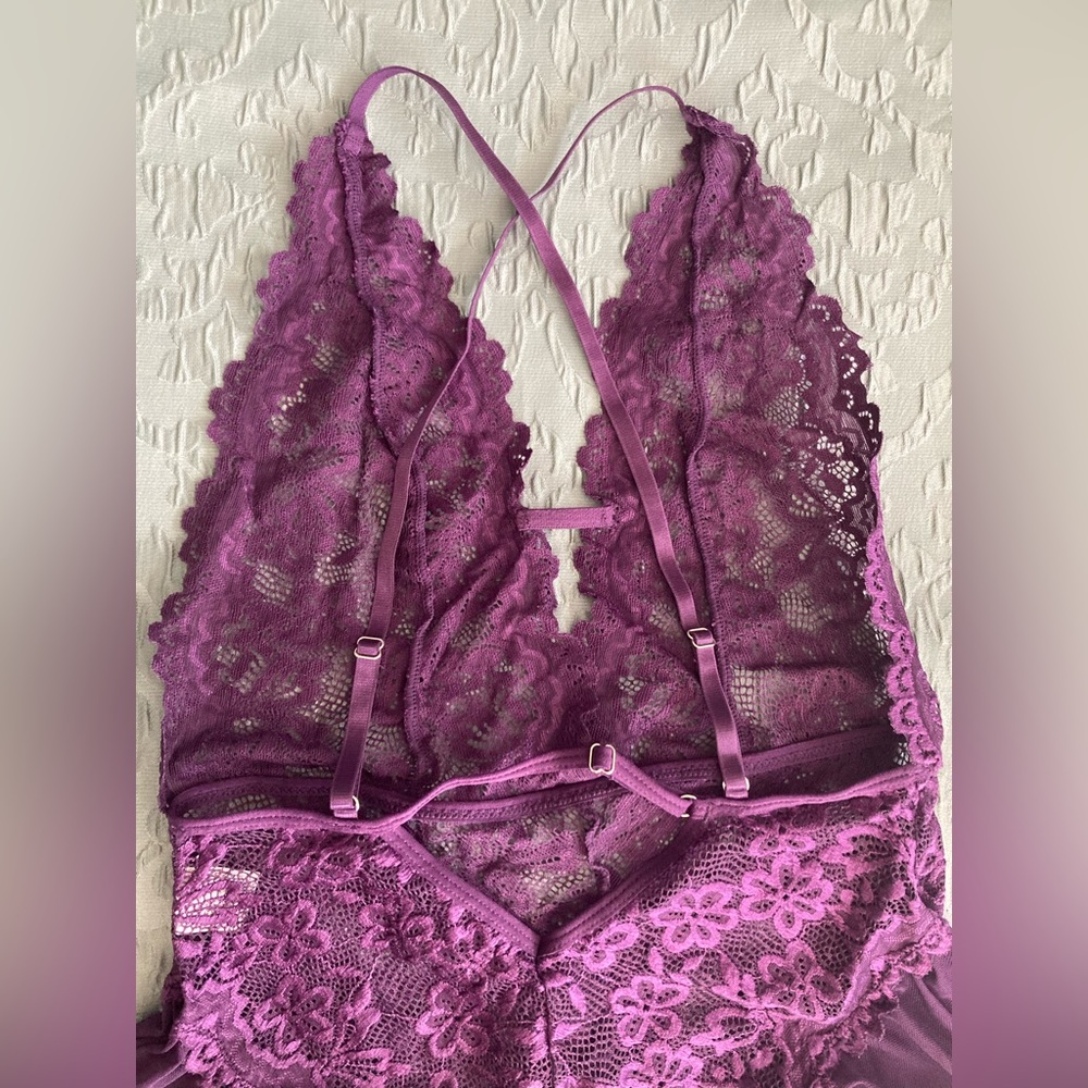 NEW Women’s Dark Violet Scallop Trim Floral Lace Teddy - Picture 5 of 8